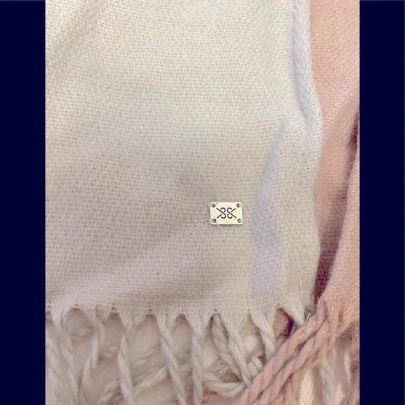 SOIA & KYO Poncho - Picture 6 of 8